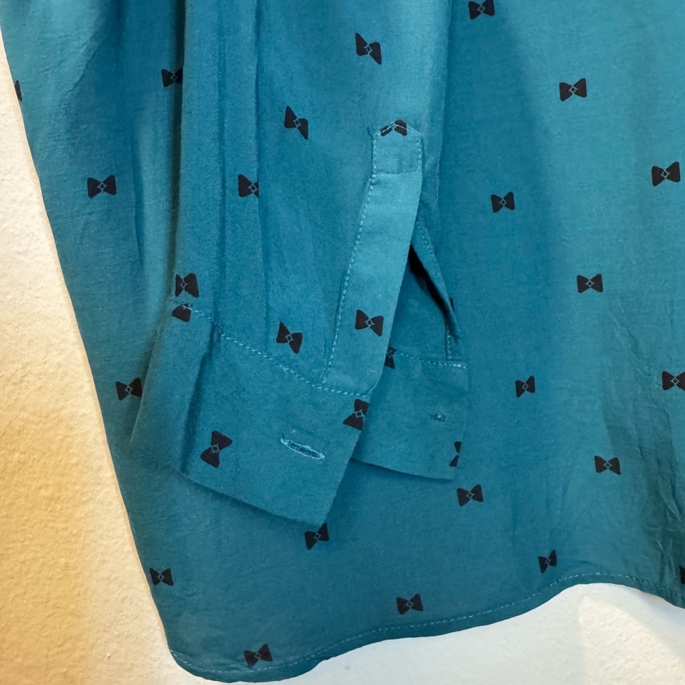 Old Navy Teal Button-Front Blouse with Black Bow Print - Picture 8 of 9